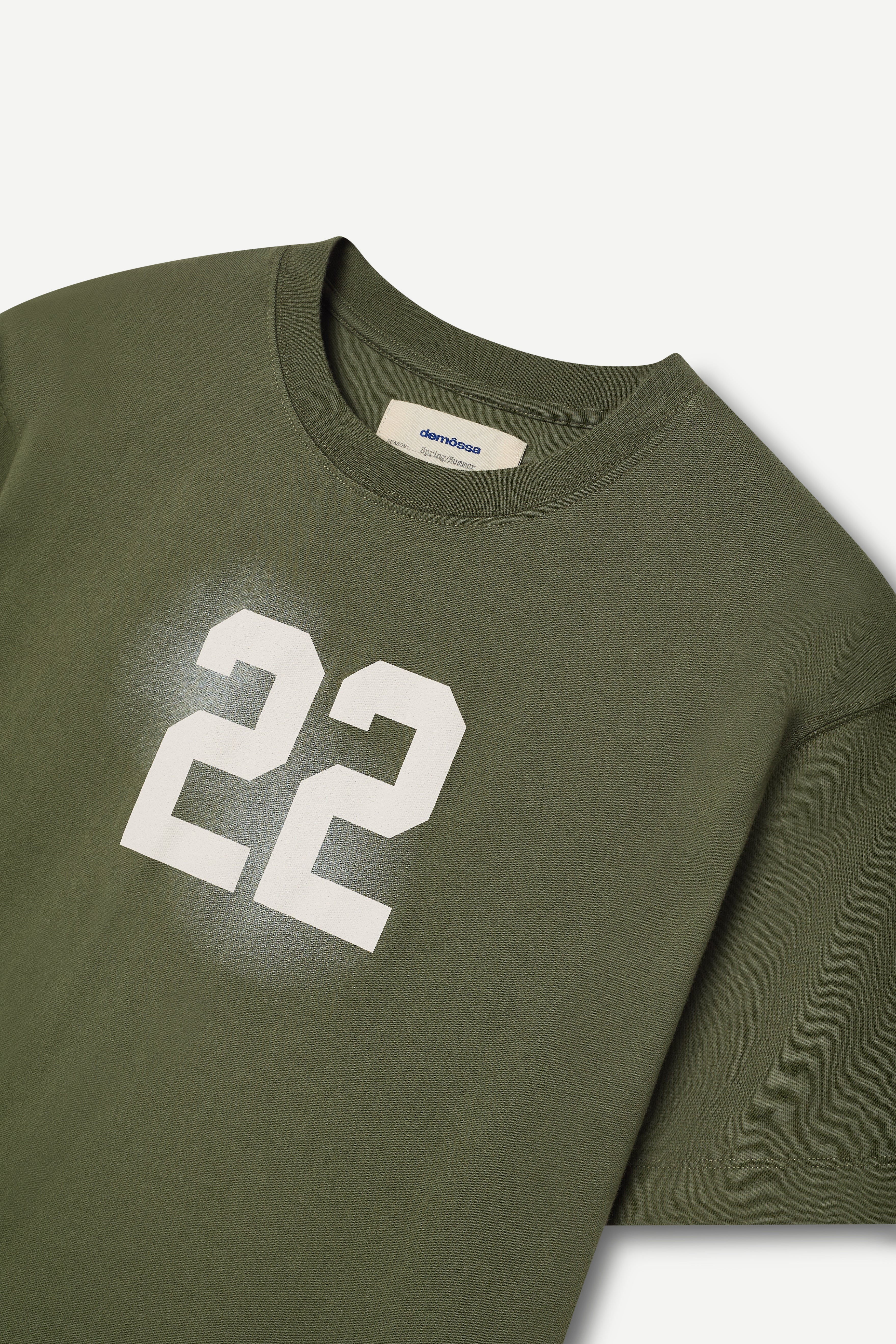front view of a regular fit green short-sleeved t-shirt with ivory cloudy "22" print on the chest and sleeve print