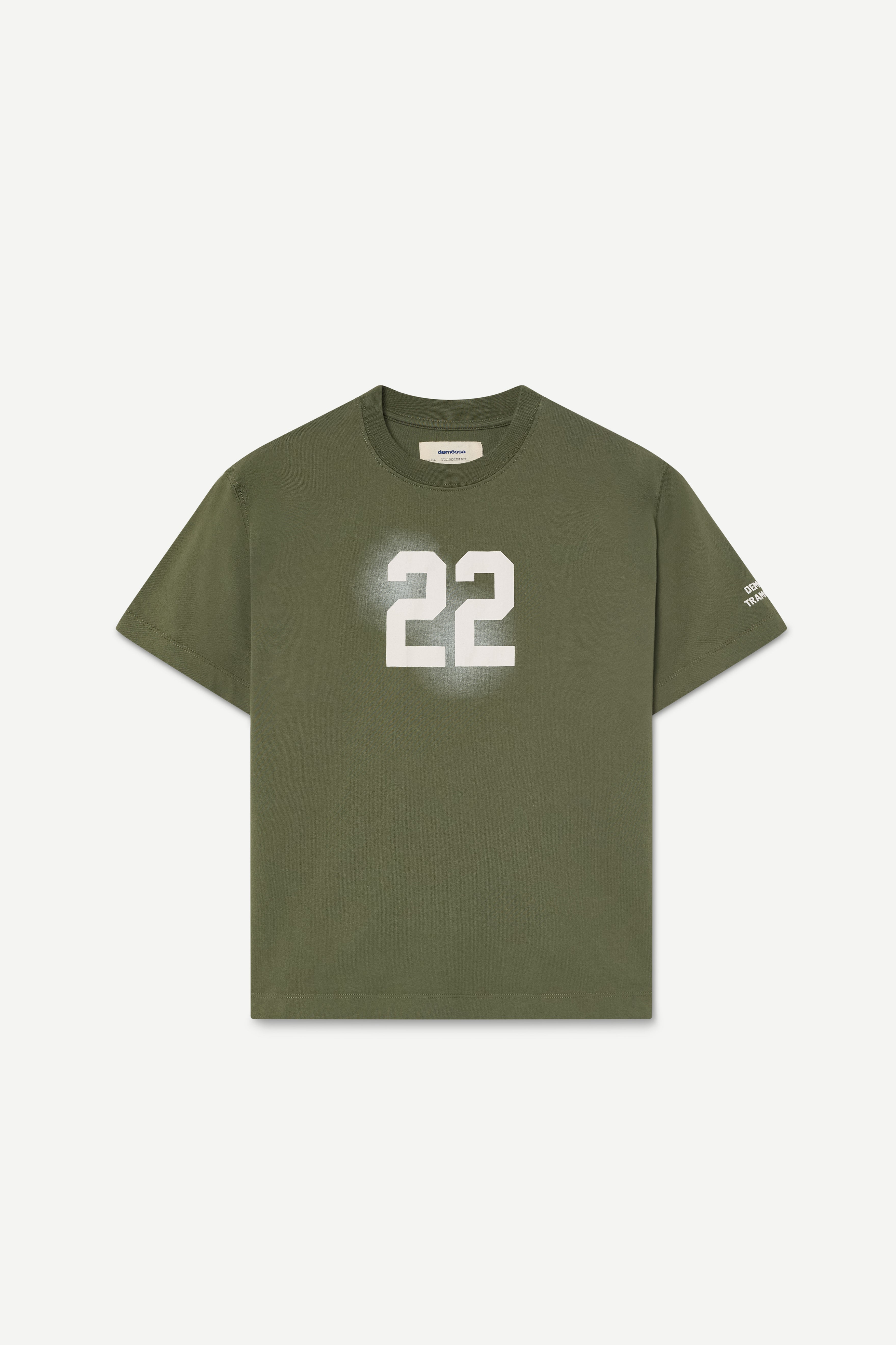 front view of a regular fit green short-sleeved t-shirt with ivory cloudy "22" print on the chest and sleeve print